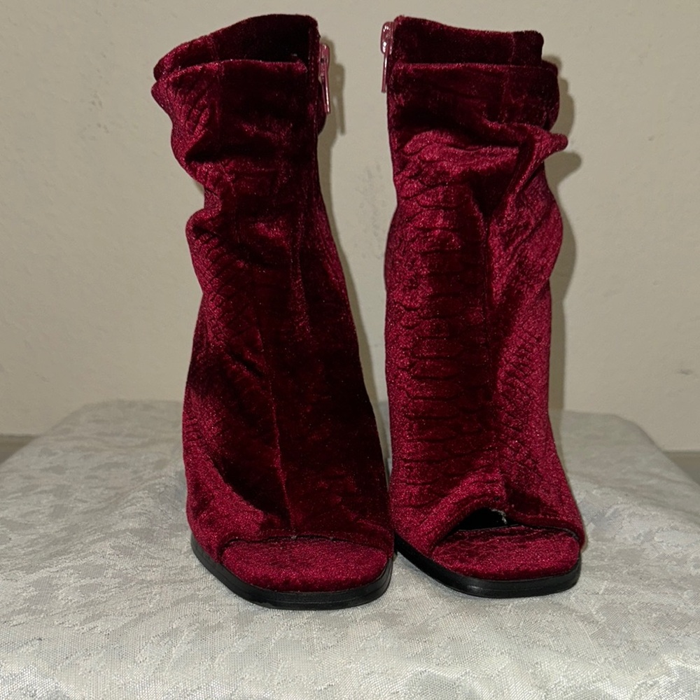 Chic Velvet Peep-Toe Heeled Boots